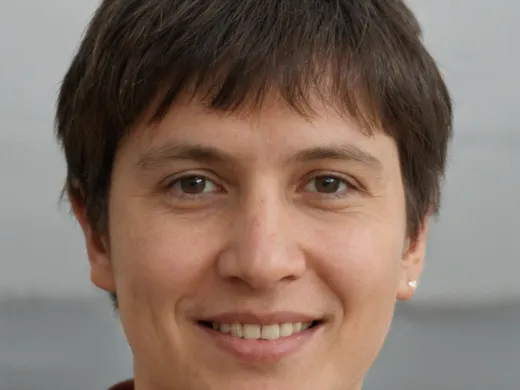 Sarah Benali, Associée